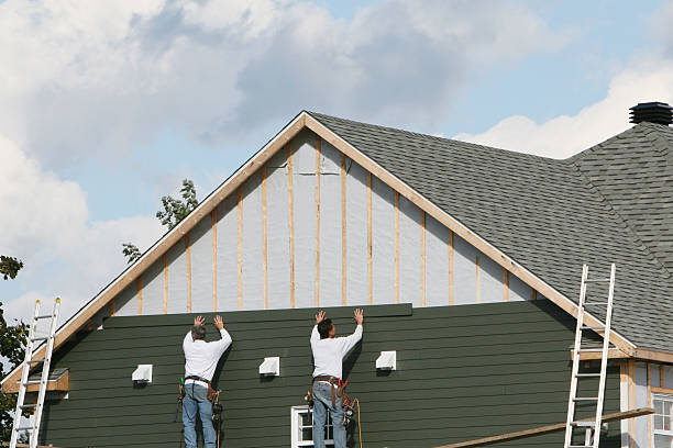 Professional Siding Contractor technician working in Rockville, IN